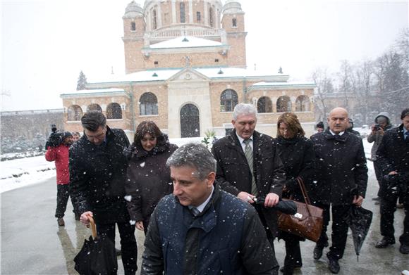 Predsjednik HDZ-a Tomislav Karamarko položiio  vijenac i zapalio svijeću na grobu Franje Tuđmana                                                                                                                                                