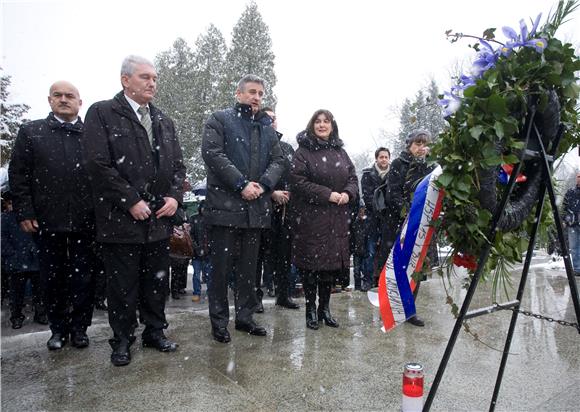 Predsjednik HDZ-a Tomislav Karamarko položiio  vijenac i zapalio svijeću na grobu Franje Tuđmana                                                                                                                                                