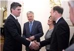 Hrvatski premijer Zoran Milanović  s belgijskim ministrom vanjskih poslova, vanjske trgovine i europskih poslova Reyndersom                                                                                                                     