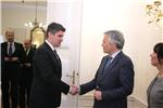 Hrvatski premijer Zoran Milanović  s belgijskim ministrom vanjskih poslova, vanjske trgovine i europskih poslova Reyndersom                                                                                                                     