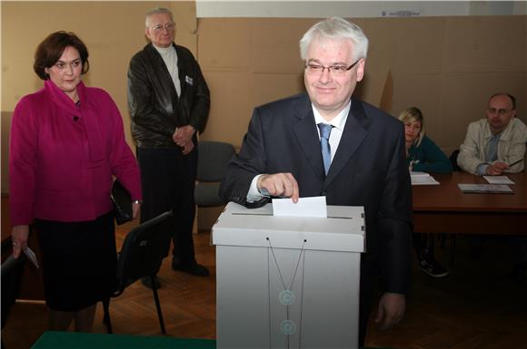 Josipović glasovao na izborima za 12 članova u Europski parlament                                                                                                                                                                               