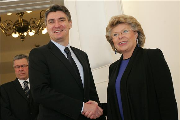 Predsjednik Vlade Milanović s potpredsjednicom Europske komisije Viviane Reding                                                                                                                                                                 