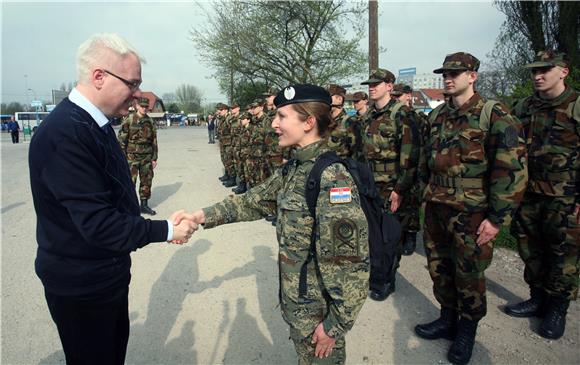 Predsjednik Josipović čistio savski nasip u sklopu Zelene čistke                                                                                                                                                                                