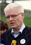 Predsjednik Josipović čistio savski nasip u sklopu Zelene čistke                                                                                                                                                                                