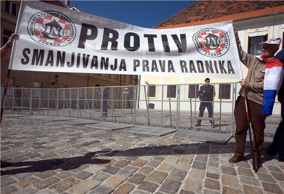 Prosvjed radnika INA-e na Trgu sv. Marka                                                                                                                                                                                                        