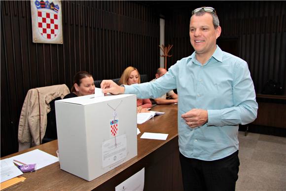 Dubrovčani na referendum za Srđ                                                                                                                                                                                                                 