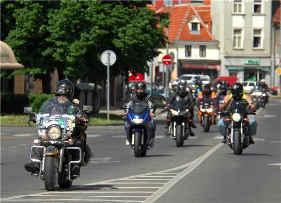 Karavana za život - bikeri na cesti u karlovcu                                                                                                                                                                                                  