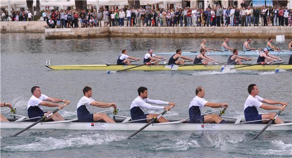 Oxford pobjednik 12. međunarodne veslačke regate osmeraca Sv. Duje                                                                                                                                                                              