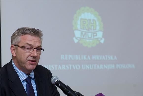 -Ministar unutarnjih poslova Ranko Ostojić o slučaju Azapović                                                                                                                                                                                   