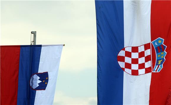 Zastave Hrvatske i Slovenije                                                                                                                                                                                                                    