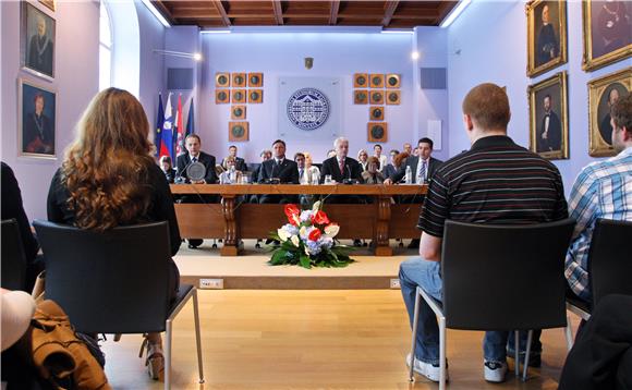 Josipović i Pahor održali predavanje na Sveučilištu u Zagrebu                                                                                                                                                                                   