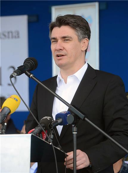 Na pokaznoj vježbi 'Ljeto 2013.' premijer Milanović                                                                                                                                                                                             