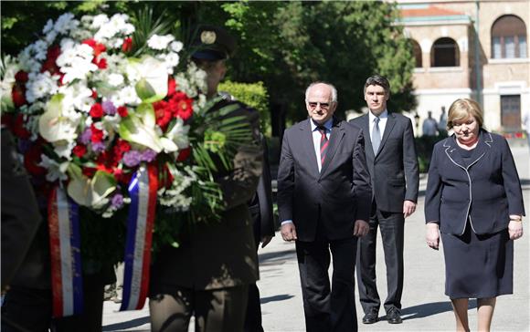 Josipović, Milanović i Leko položili vijence na Mirogoju                                                                                                                                                                                        