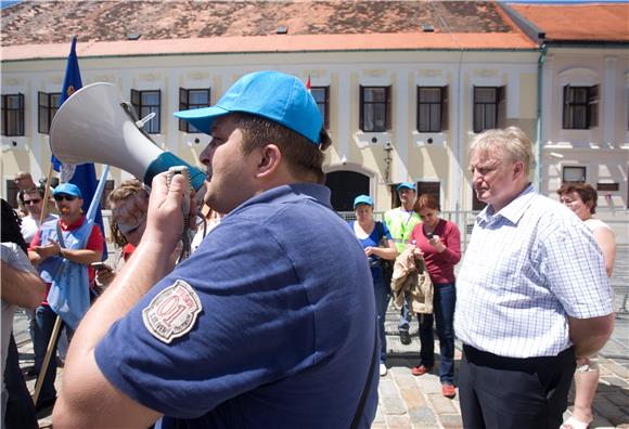 Sindikat željezničkara Hrvatske prosvjedovao je danas na Markovu trgu                                                                                                                                                                           