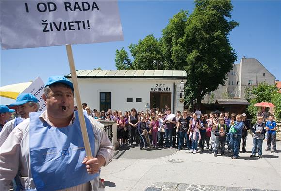 Sindikat željezničkara Hrvatske prosvjedovao je danas na Markovu trgu                                                                                                                                                                           