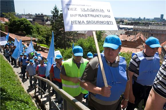 Sindikat željezničkara Hrvatske prosvjedovao je danas na Markovu trgu                                                                                                                                                                           