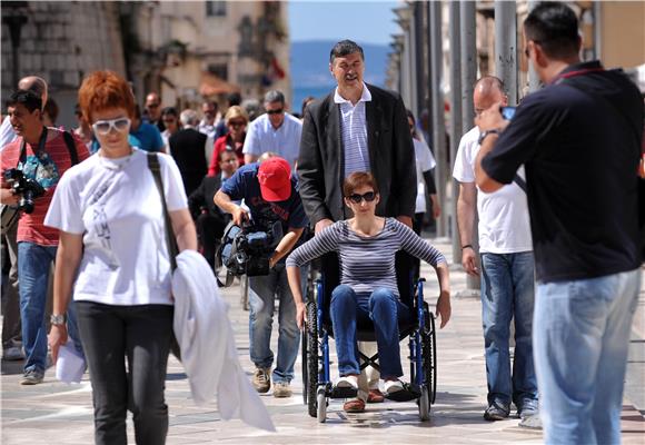 Splitski gradonačelnički kandidati sat vremena živjeli kao osobe s invaliditetom                                                                                                                                                                