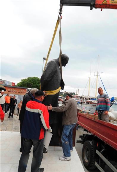 Postavljen spomenik Franji Tuđmanu                                                                                                                                                                                                              