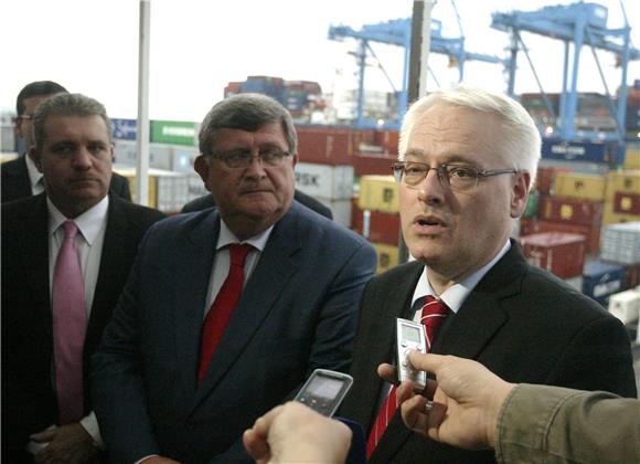 Predsjednik Josipović posjetio kontejnerski terminal na Brajdici                                                                                                                                                                                