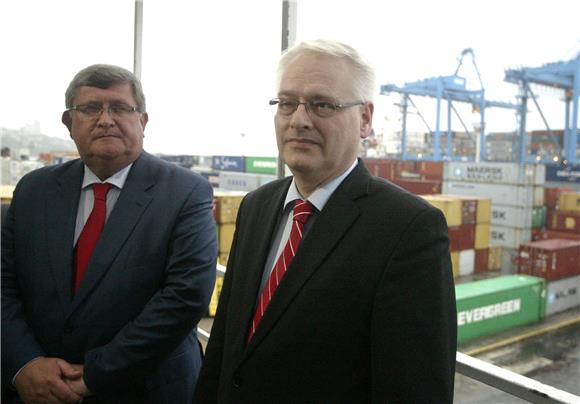 Predsjednik Josipović posjetio kontejnerski terminal na Brajdici                                                                                                                                                                                