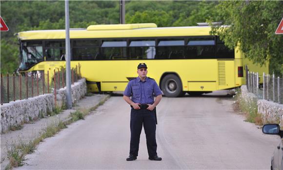 U sudaru vlaka i autobusa ozlijeđeno nekoliko osoba                                                                                                                                                                                             