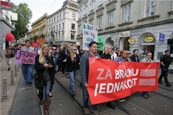 Inicijativa Marš za bračnu jednakost na Zrinjevcu okupila nekoliko stotina građana                                                                                                                                                              