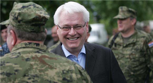 Predsjednik Josipović obišao taktičko-tehnički zbor opreme i naoružanja na Jarunu                                                                                                                                                               