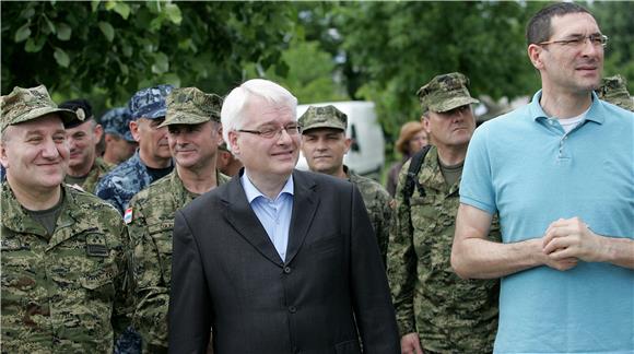 Predsjednik Josipović obišao taktičko-tehnički zbor opreme i naoružanja na Jarunu                                                                                                                                                               