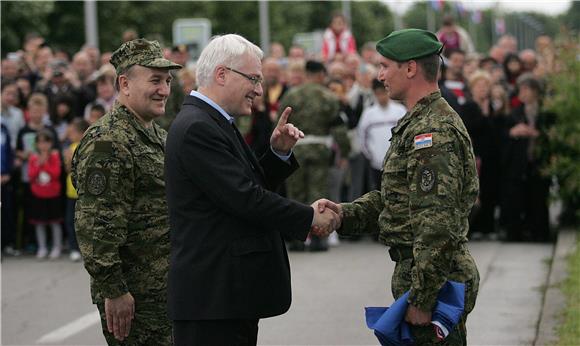 Predsjednik Josipović obišao taktičko-tehnički zbor opreme i naoružanja na Jarunu                                                                                                                                                               