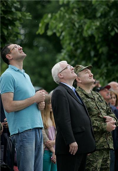 Predsjednik Josipović obišao taktičko-tehnički zbor opreme i naoružanja na Jarunu                                                                                                                                                               