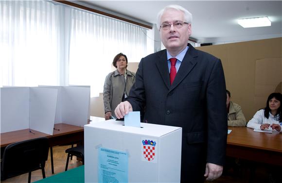 Ivo Josipović glasovao u drugom krugu lokalnih izbora                                                                                                                                                                                           