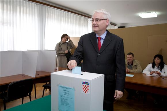 Ivo Josipović glasovao u drugom krugu lokalnih izbora                                                                                                                                                                                           