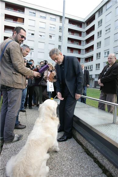 Bandić na početku radova dječjeg igrališta u Bužanovoj                                                                                                                                                                                          