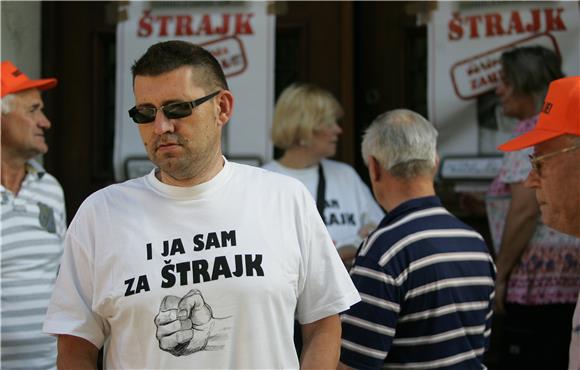 Štrajk upozorenja radnika HZMO-a                                                                                                                                                                                                                