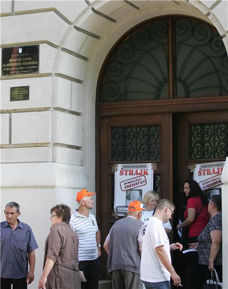 Štrajk upozorenja radnika HZMO-a                                                                                                                                                                                                                