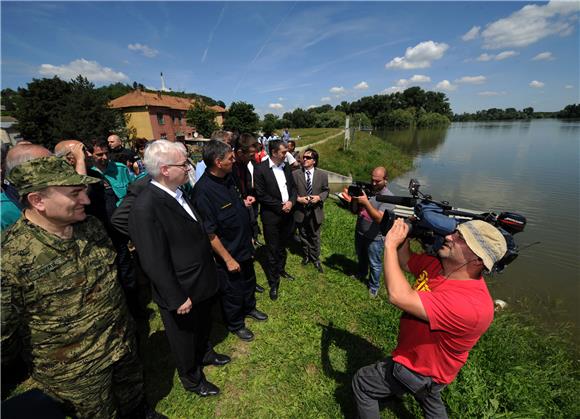 Josipović u Batini: odlično odrađen posao u obrani od vodenog vala                                                                                                                                                                              