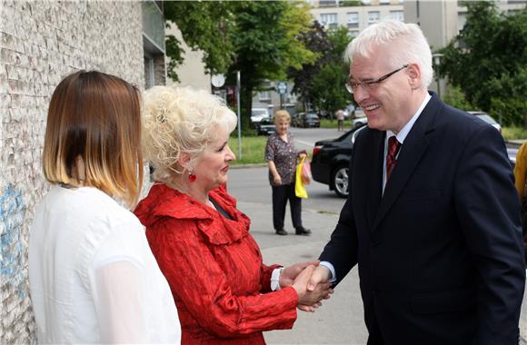 Predsjednik Josipović posjetio radnice Kamenskog u novootvorenom prostoru                                                                                                                                                                       