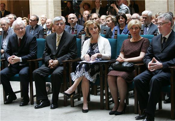 Svečana sjednica HAZU-a u prigodi ulaska Hrvatske u članstvo EU                                                                                                                                                                                 