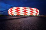 Allianz Arena u crveno-bijeloj boji                                                                                                                                                                                                             