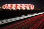 Allianz Arena u crveno-bijeloj boji                                                                                                                                                                                                             