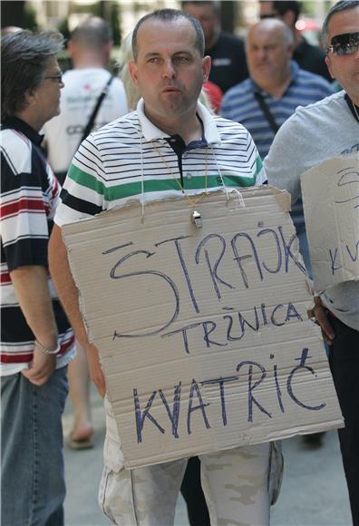 Prodavači sa zagrebačkih tržnica pred Ministarstvom financija                                                                                                                                                                                   