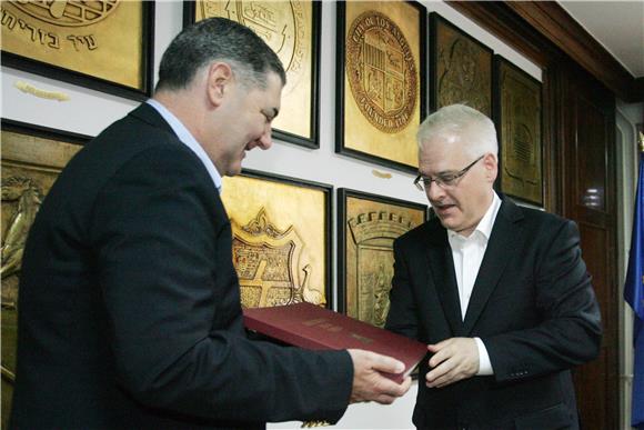 Josipović razgovarao sa splitskim gradonačelnikom Baldasarom                                                                                                                                                                                    