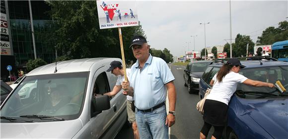 Inaš pranjem prozora upozorio da se Inu svodi na Molovu podružnicu                                                                                                                                                                              