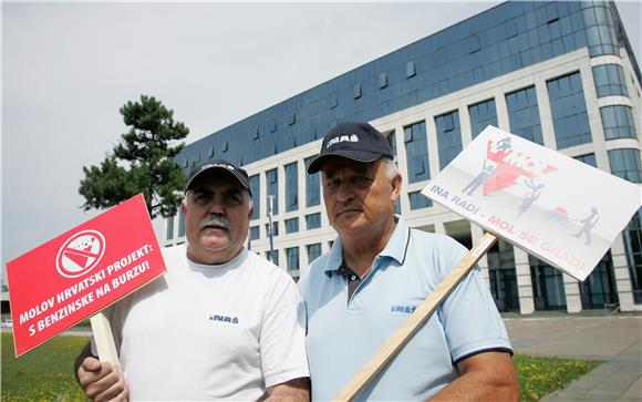 Inaš pranjem prozora upozorio da se Inu svodi na Molovu podružnicu                                                                                                                                                                              