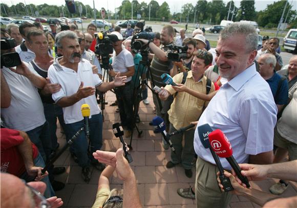 Ispred Gredelja počeo prosvjed bivših radnika tvrtke                                                                                                                                                                                            