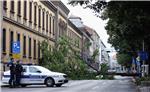 Olujni vjetar u Zagrebu srušio stablo u Klaićevoj ulici                                                                                                                                                                                         