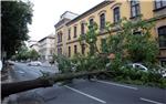 Olujni vjetar u Zagrebu srušio stablo u Klaićevoj ulici                                                                                                                                                                                         