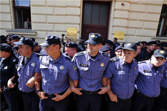 MUP: u Vukovaru privedeno više osoba, ozlijeđeno četvero policajaca                                                                                                                                                                             