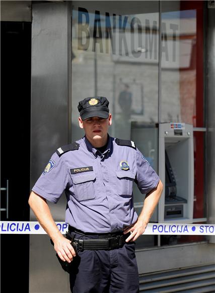 Zagreb: uhićena žena pri pokušaju pljačke banke                                                                                                                                                                                                 