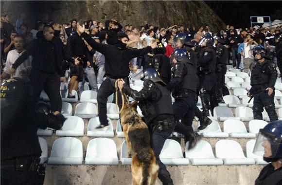 Sindikat državnih službenika: policijska sila nije rješenje za huliganizam                                                                                                                                                                      